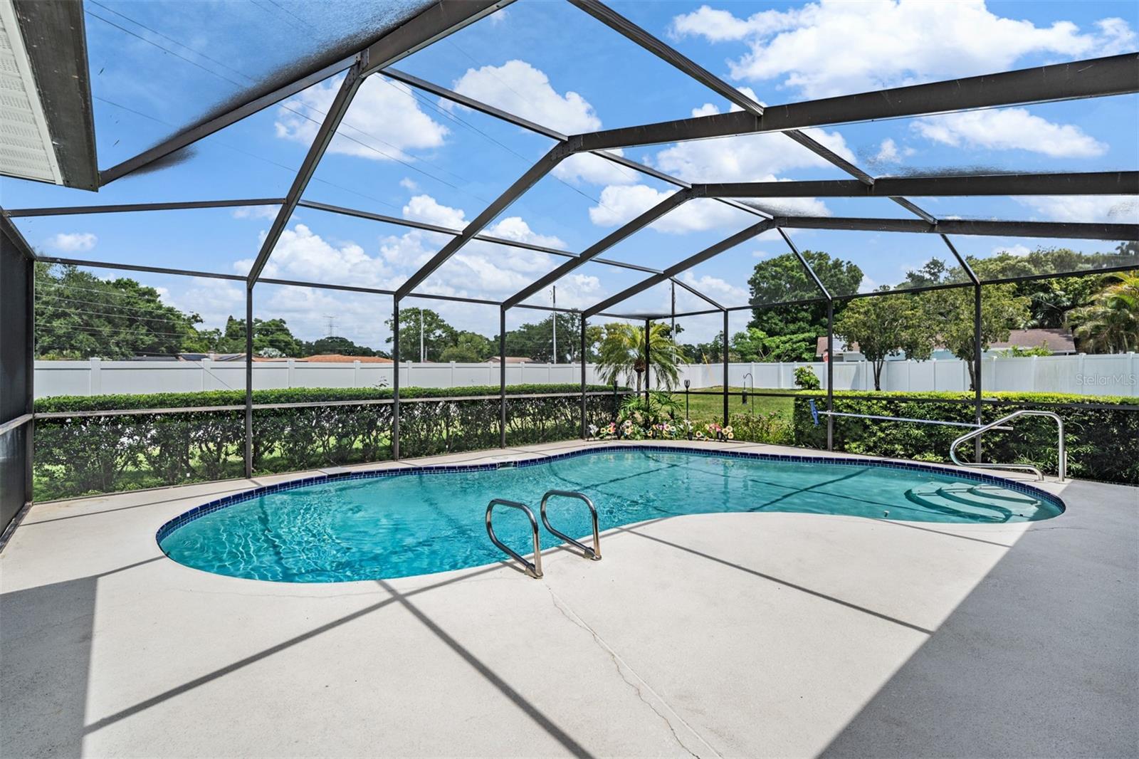 Listing photo id 29 for 3267 Springwood Drive