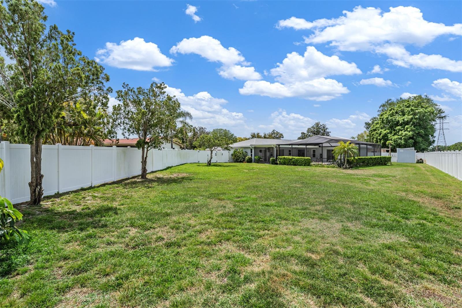 Listing photo id 31 for 3267 Springwood Drive