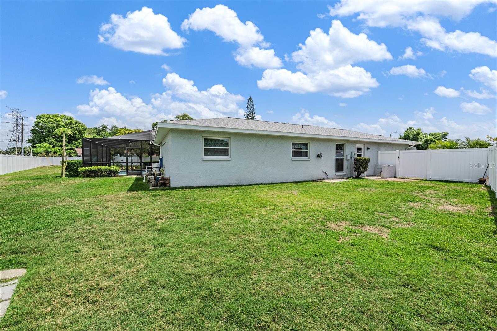 Listing photo id 32 for 3267 Springwood Drive