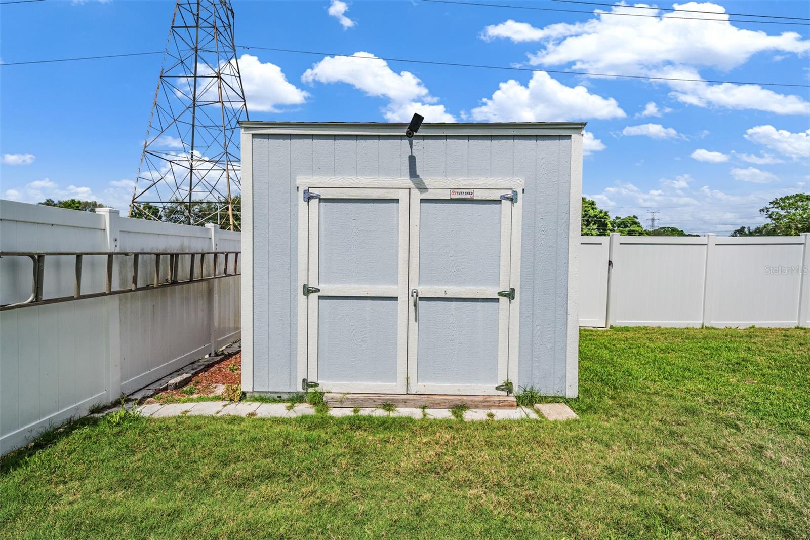 Listing photo id 33 for 3267 Springwood Drive