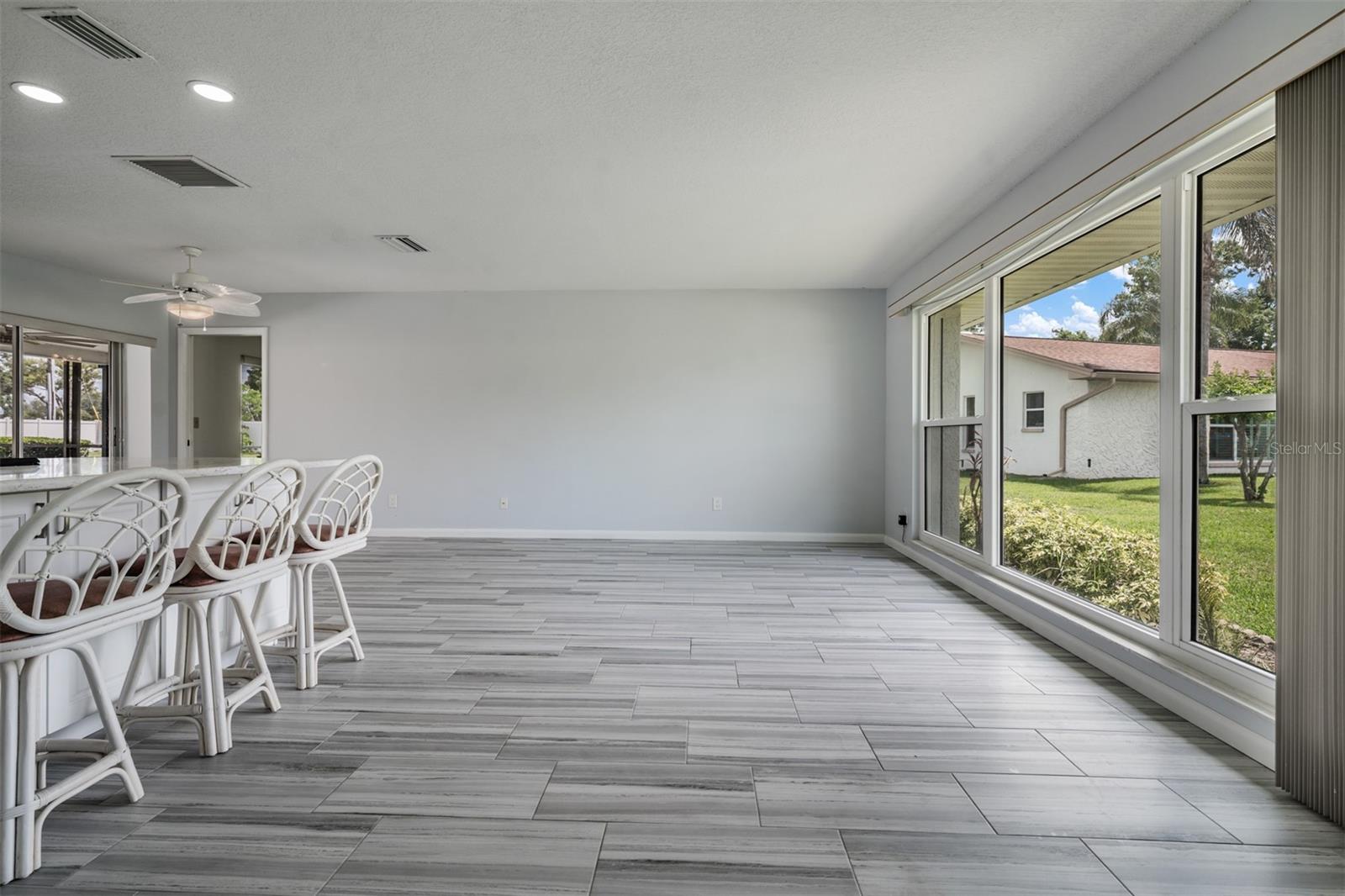 Listing photo id 2 for 3267 Springwood Drive