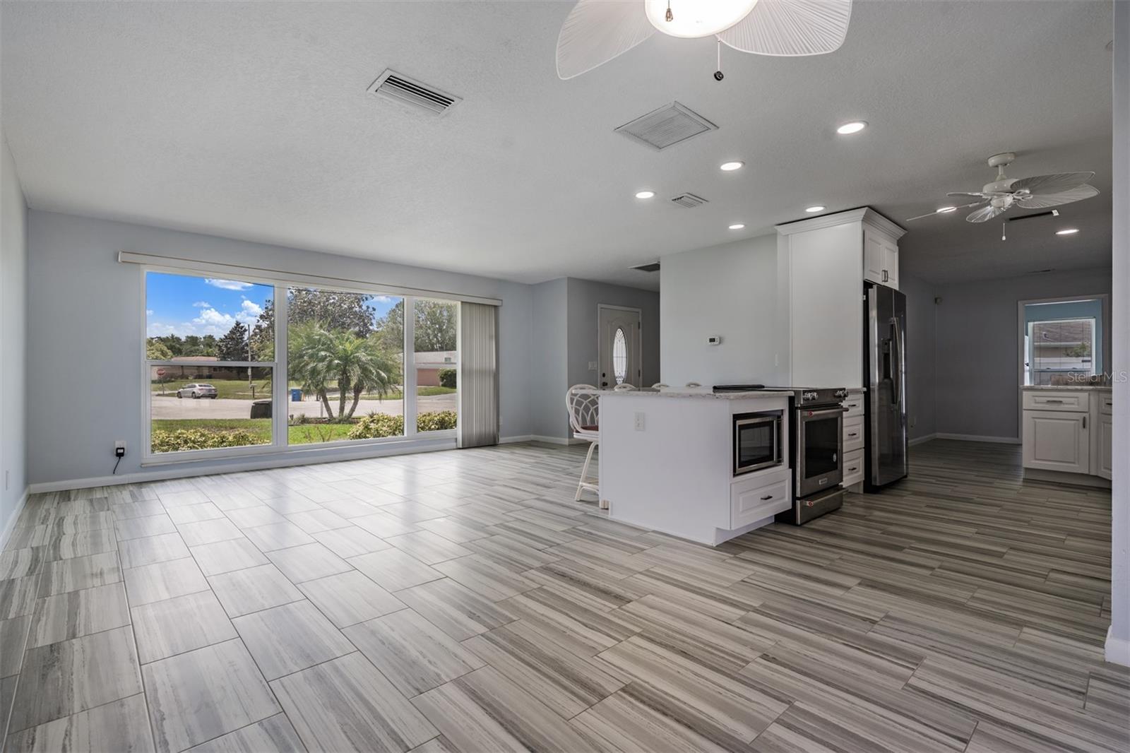 Listing photo id 3 for 3267 Springwood Drive