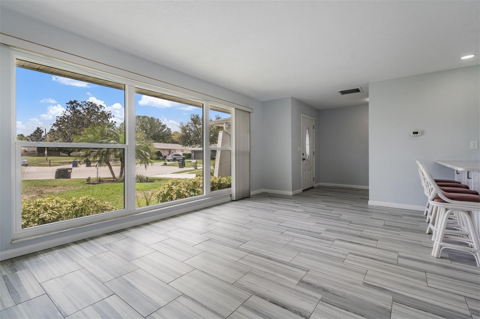 Listing photo id 4 for 3267 Springwood Drive