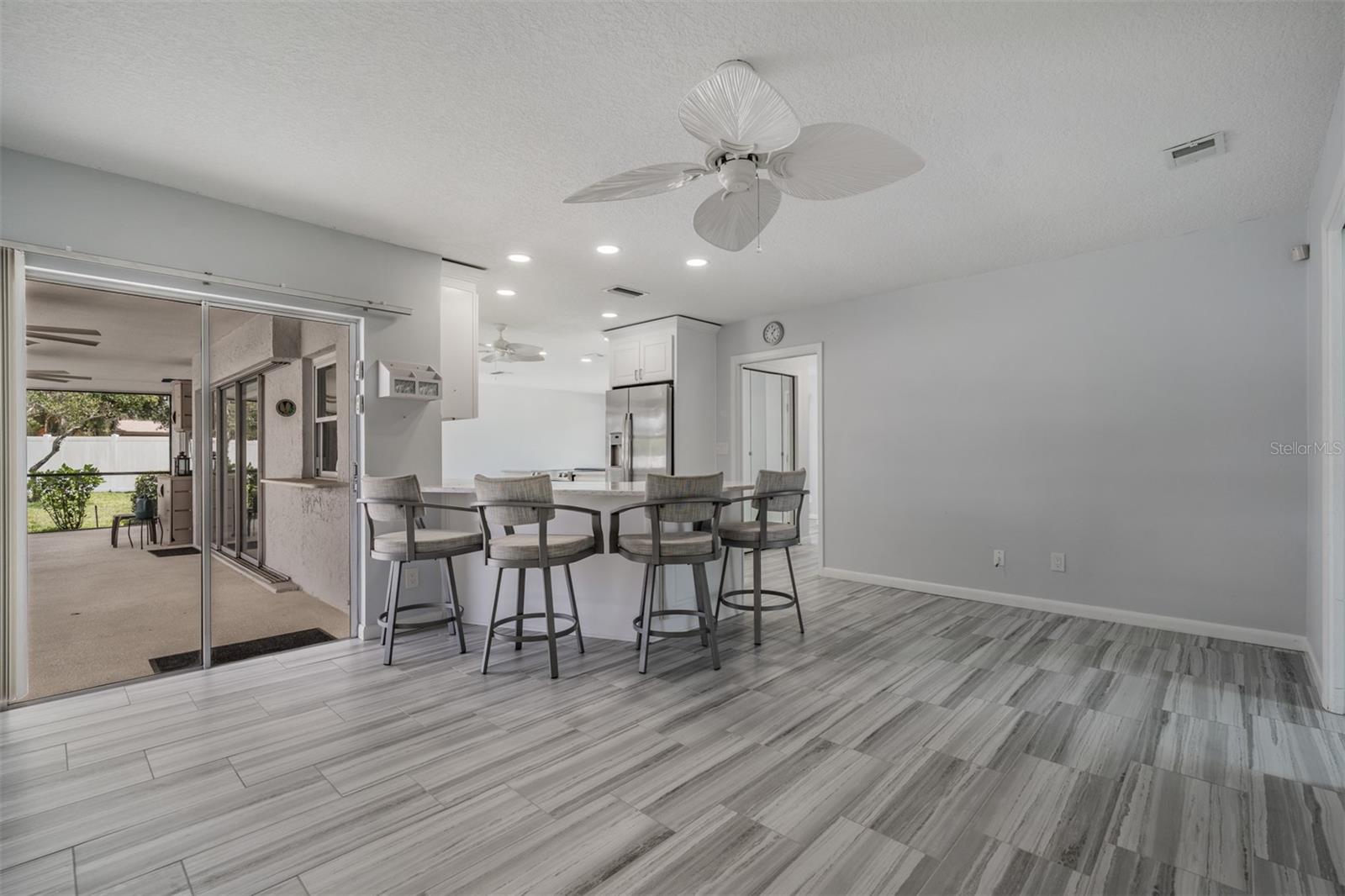 Listing photo id 7 for 3267 Springwood Drive