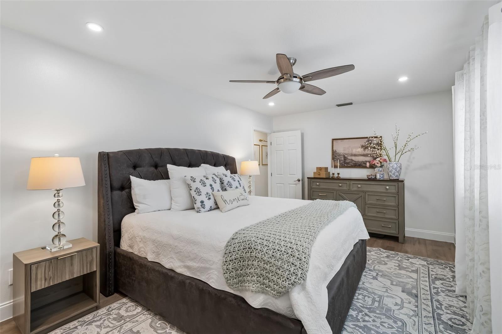 Image 30 of 54 For 5103 Cleveland Street