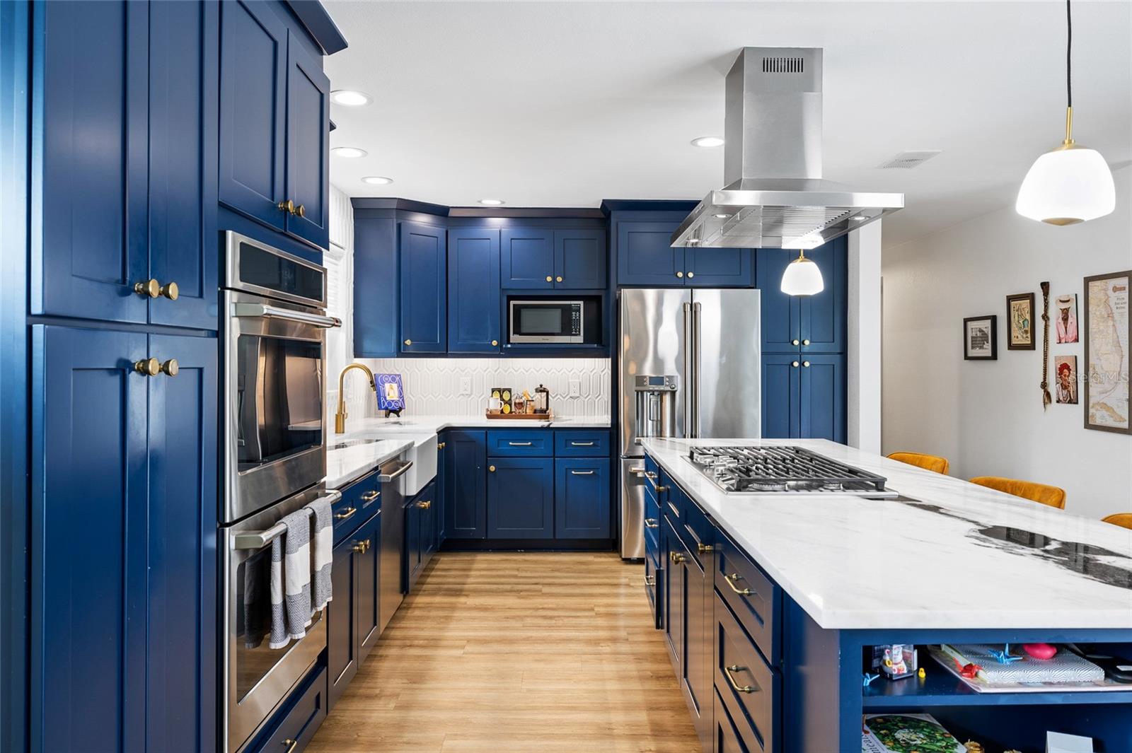 Listing photo id 12 for 1201 87th Avenue N