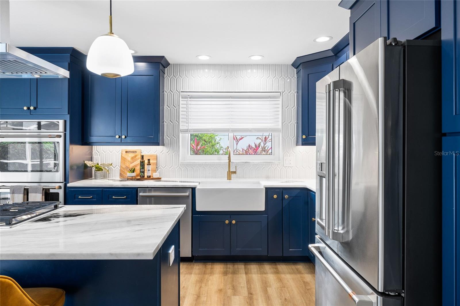 Listing photo id 15 for 1201 87th Avenue N