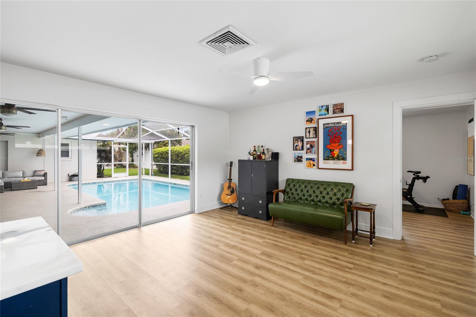 Listing photo id 16 for 1201 87th Avenue N