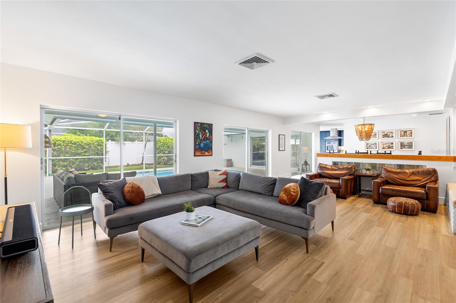 Listing photo id 0 for 1201 87th Avenue N