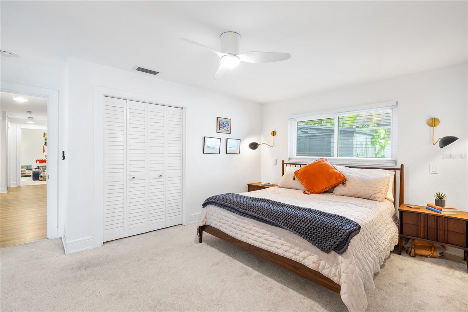 Listing photo id 19 for 1201 87th Avenue N