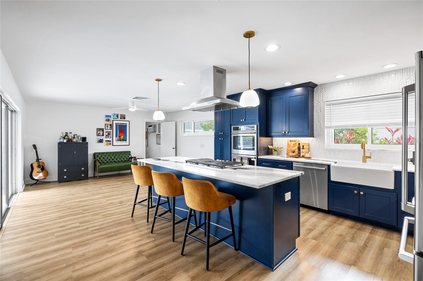 Listing photo id 1 for 1201 87th Avenue N