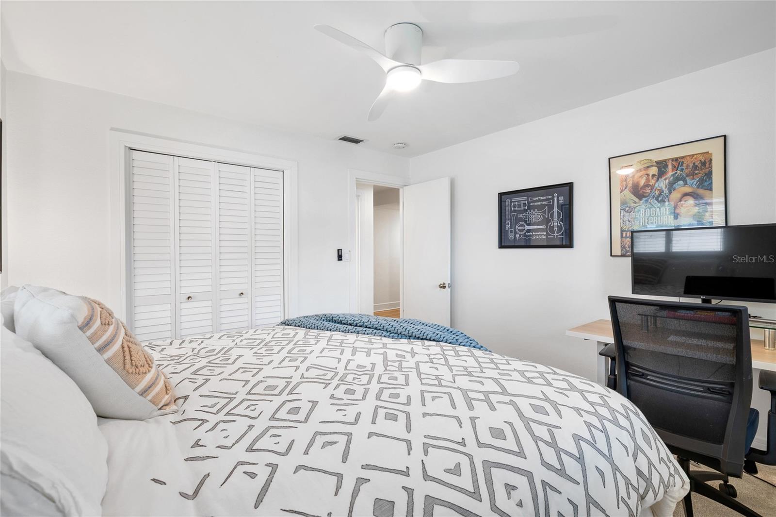 Listing photo id 28 for 1201 87th Avenue N