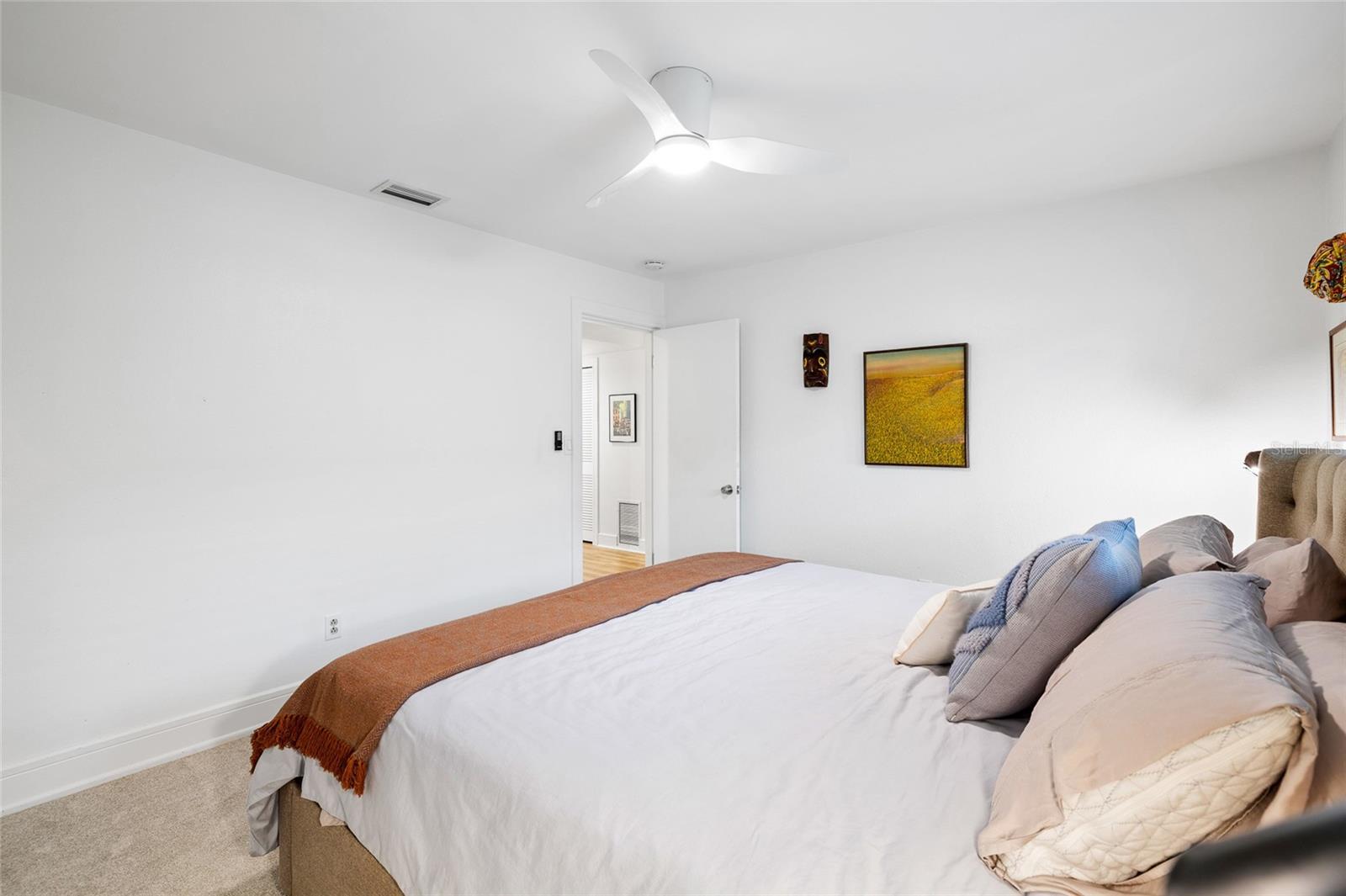 Listing photo id 31 for 1201 87th Avenue N