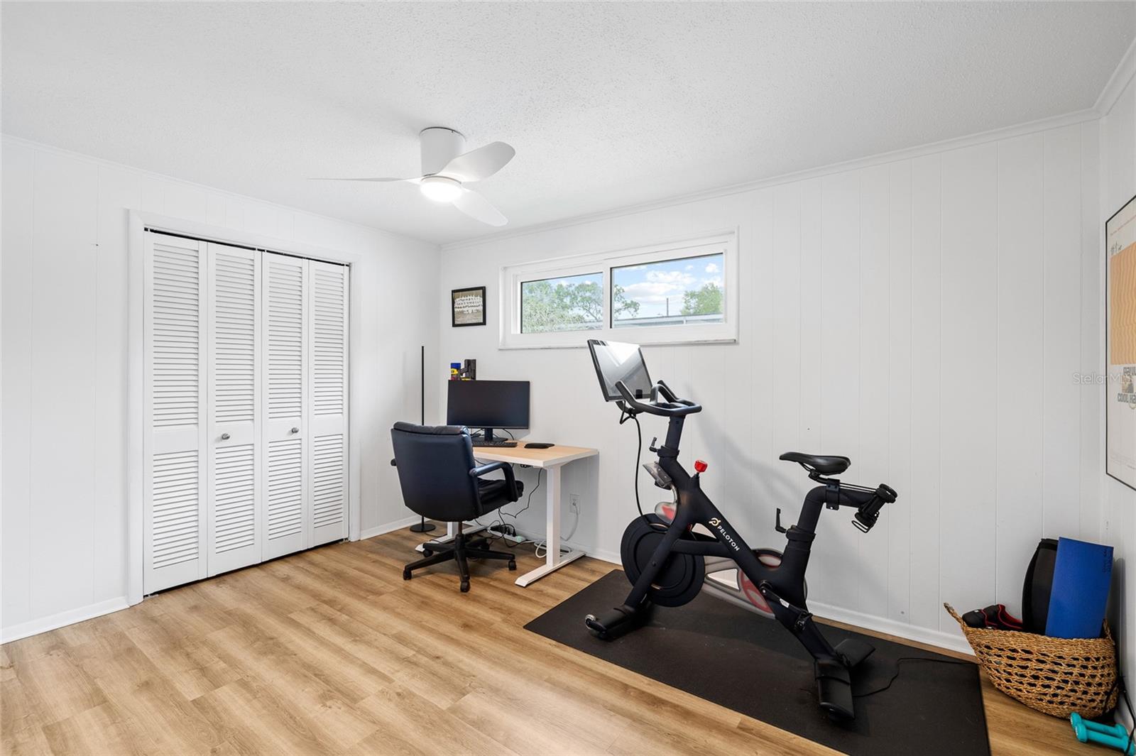 Listing photo id 32 for 1201 87th Avenue N