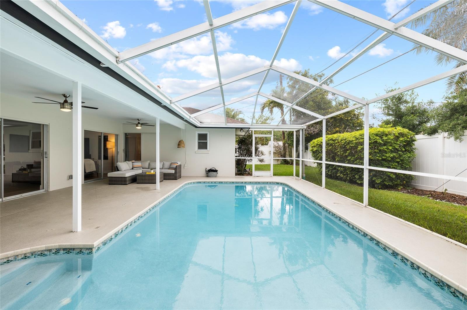 Listing photo id 33 for 1201 87th Avenue N