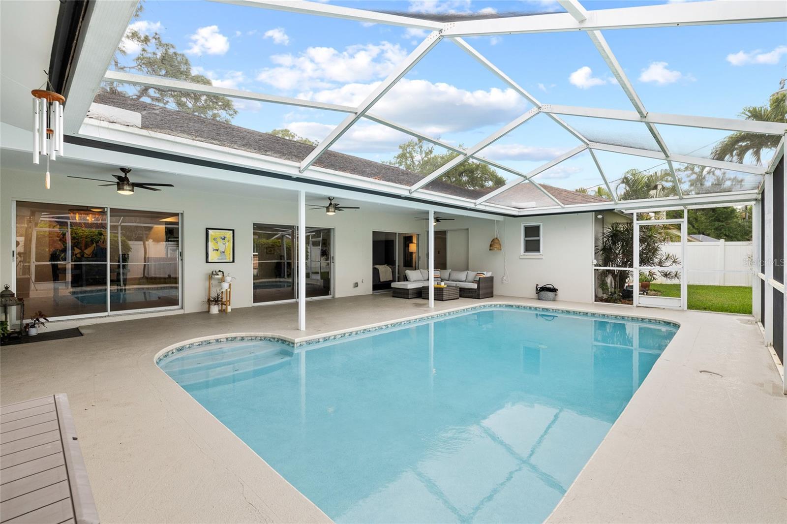 Listing photo id 34 for 1201 87th Avenue N