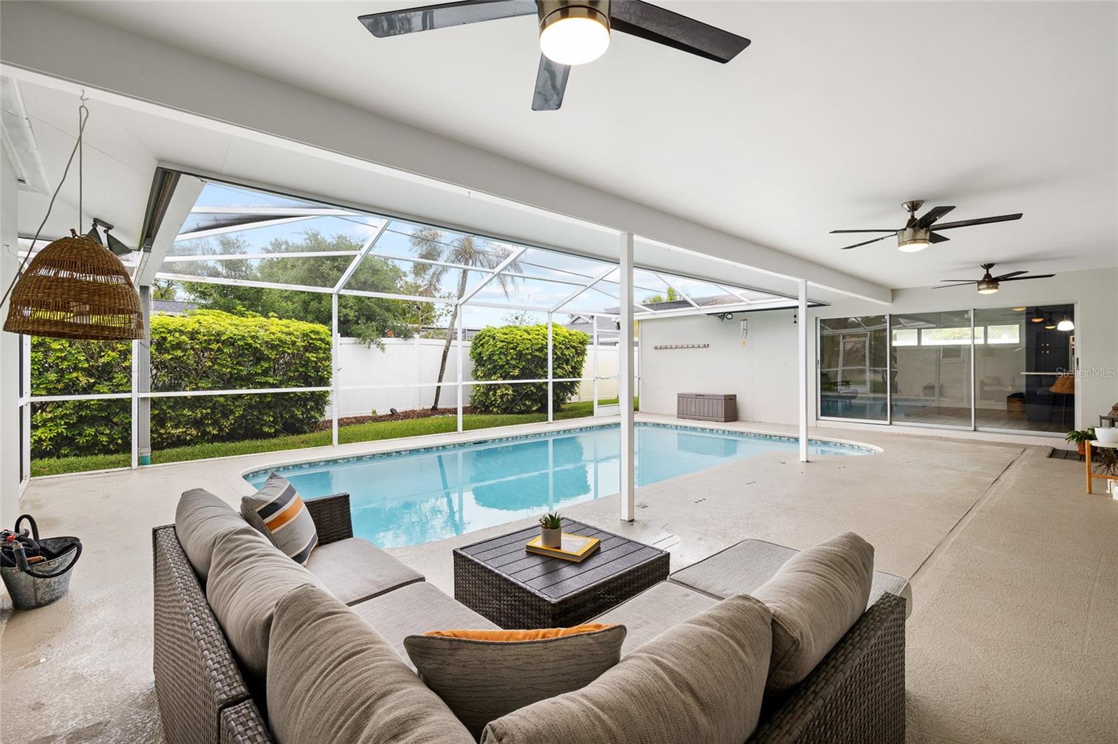 Listing photo id 2 for 1201 87th Avenue N