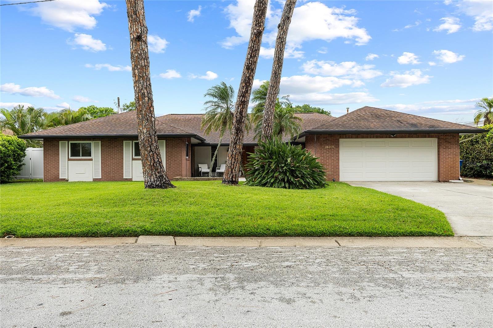 Listing photo id 39 for 1201 87th Avenue N