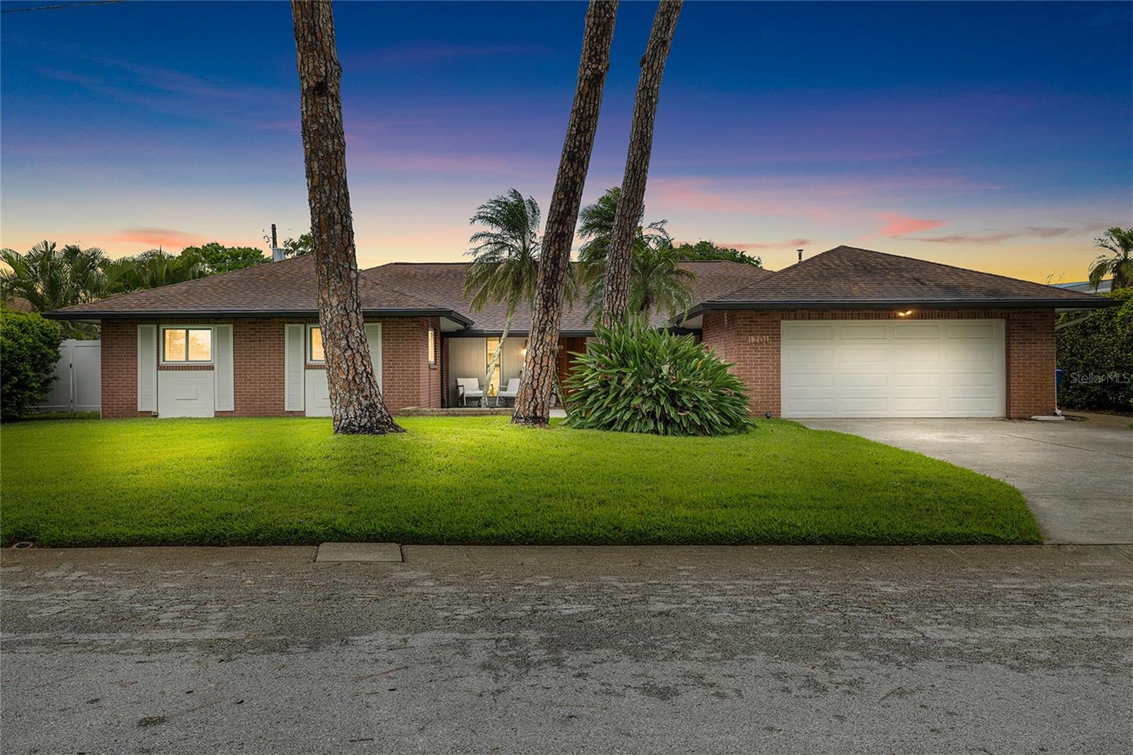 Listing photo id 40 for 1201 87th Avenue N