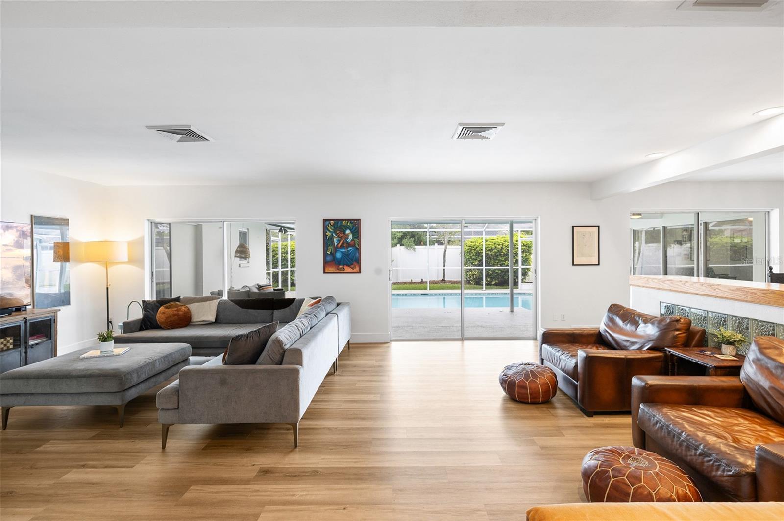 Listing photo id 3 for 1201 87th Avenue N