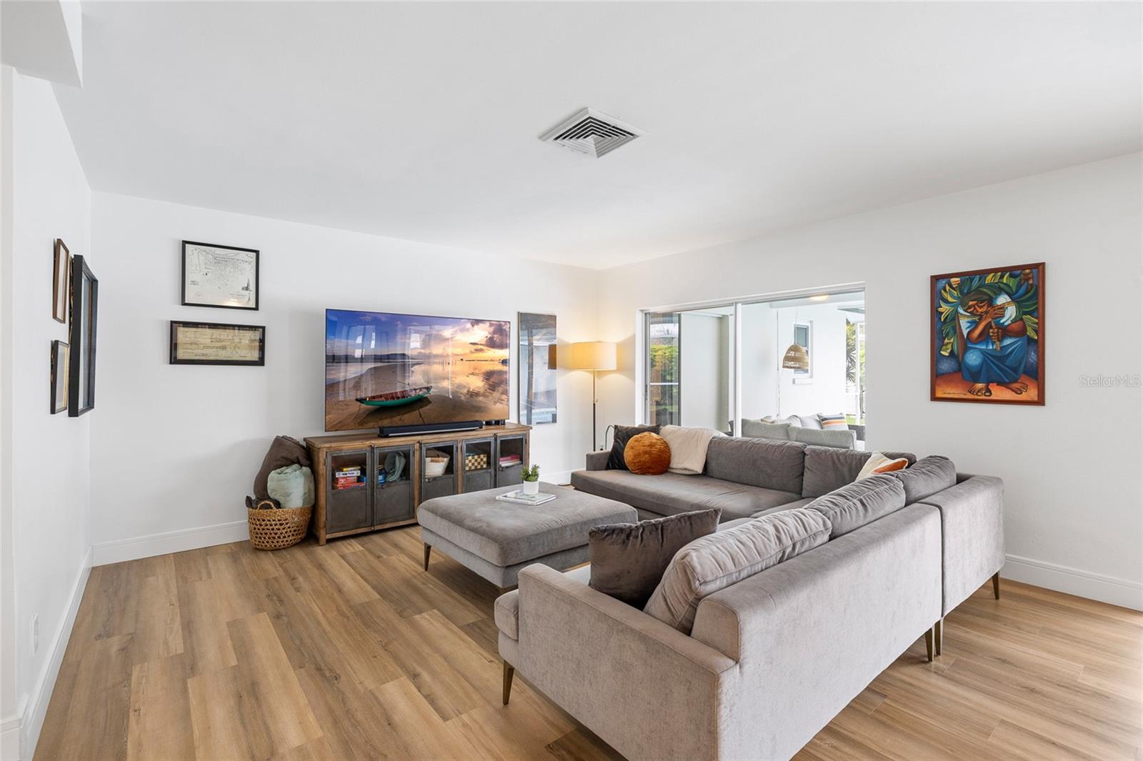 Listing photo id 4 for 1201 87th Avenue N