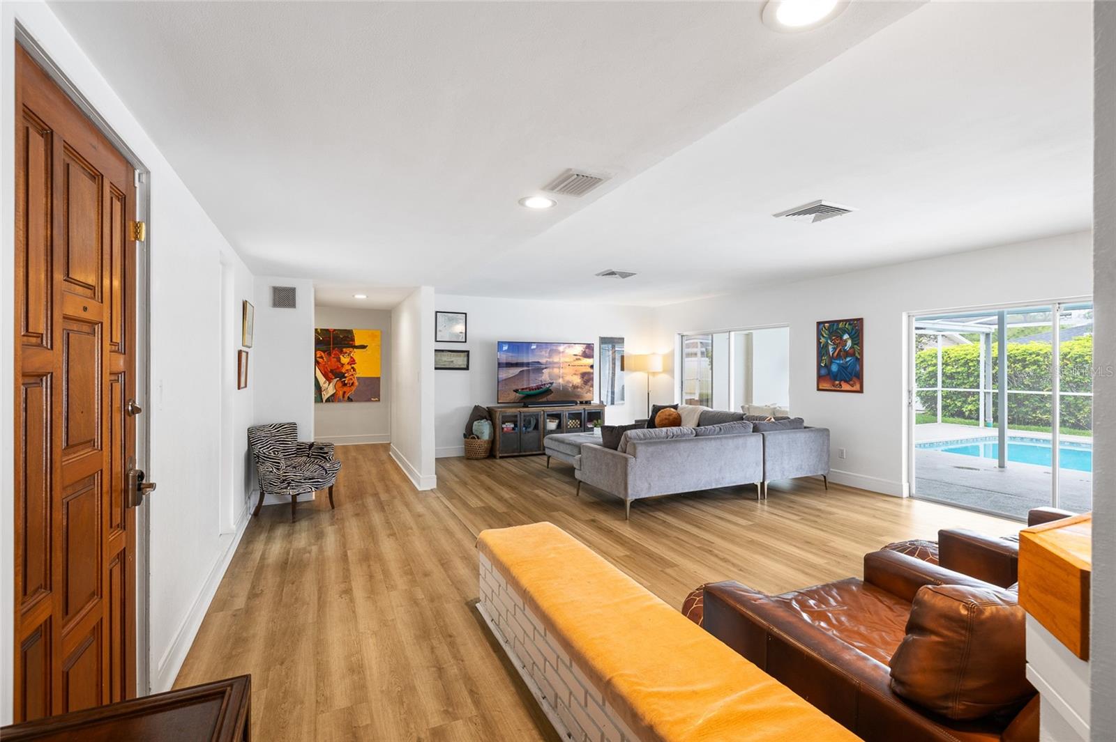 Listing photo id 5 for 1201 87th Avenue N