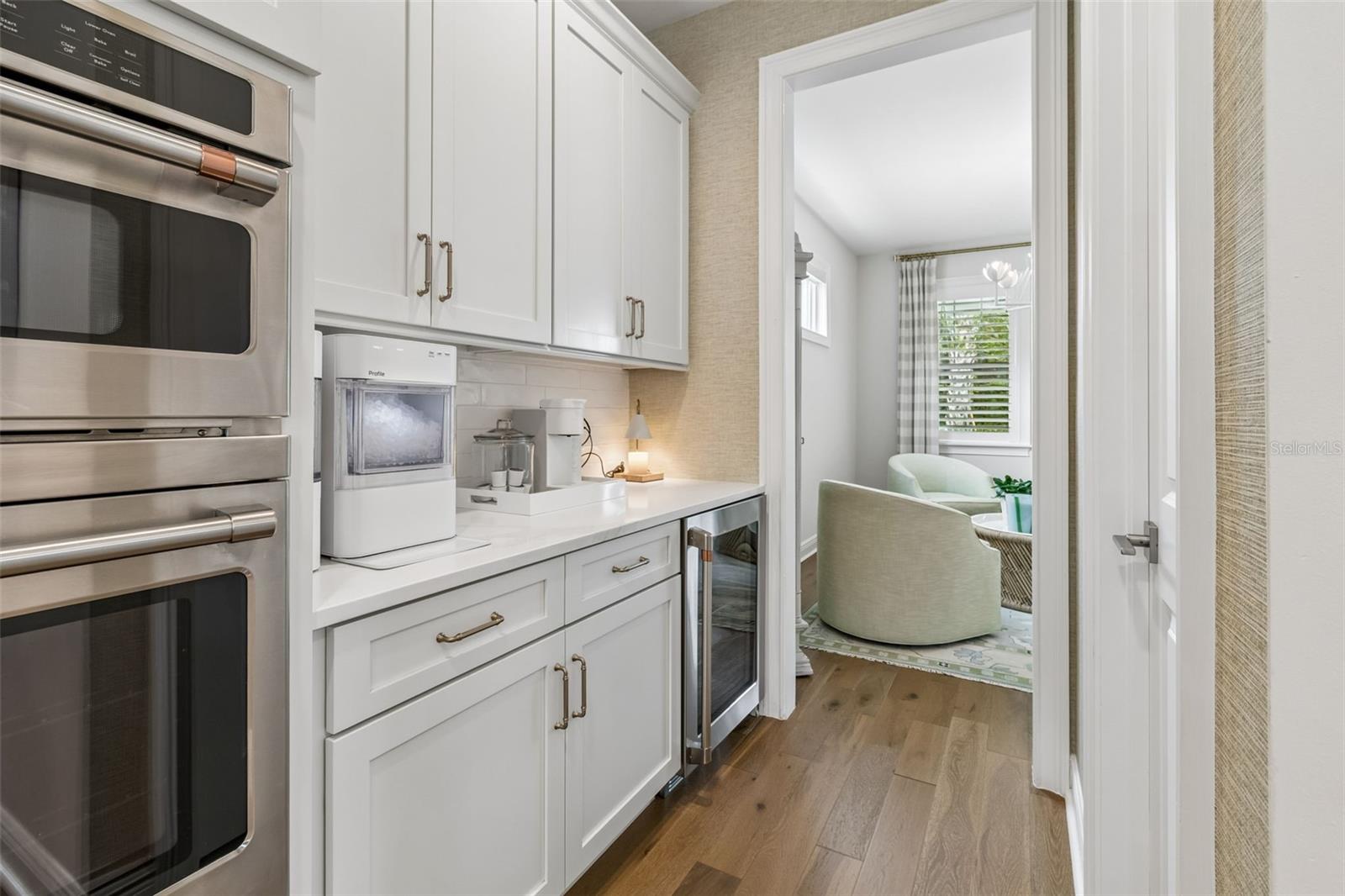 Image 6 of 53 For 3007 Bay Court Avenue