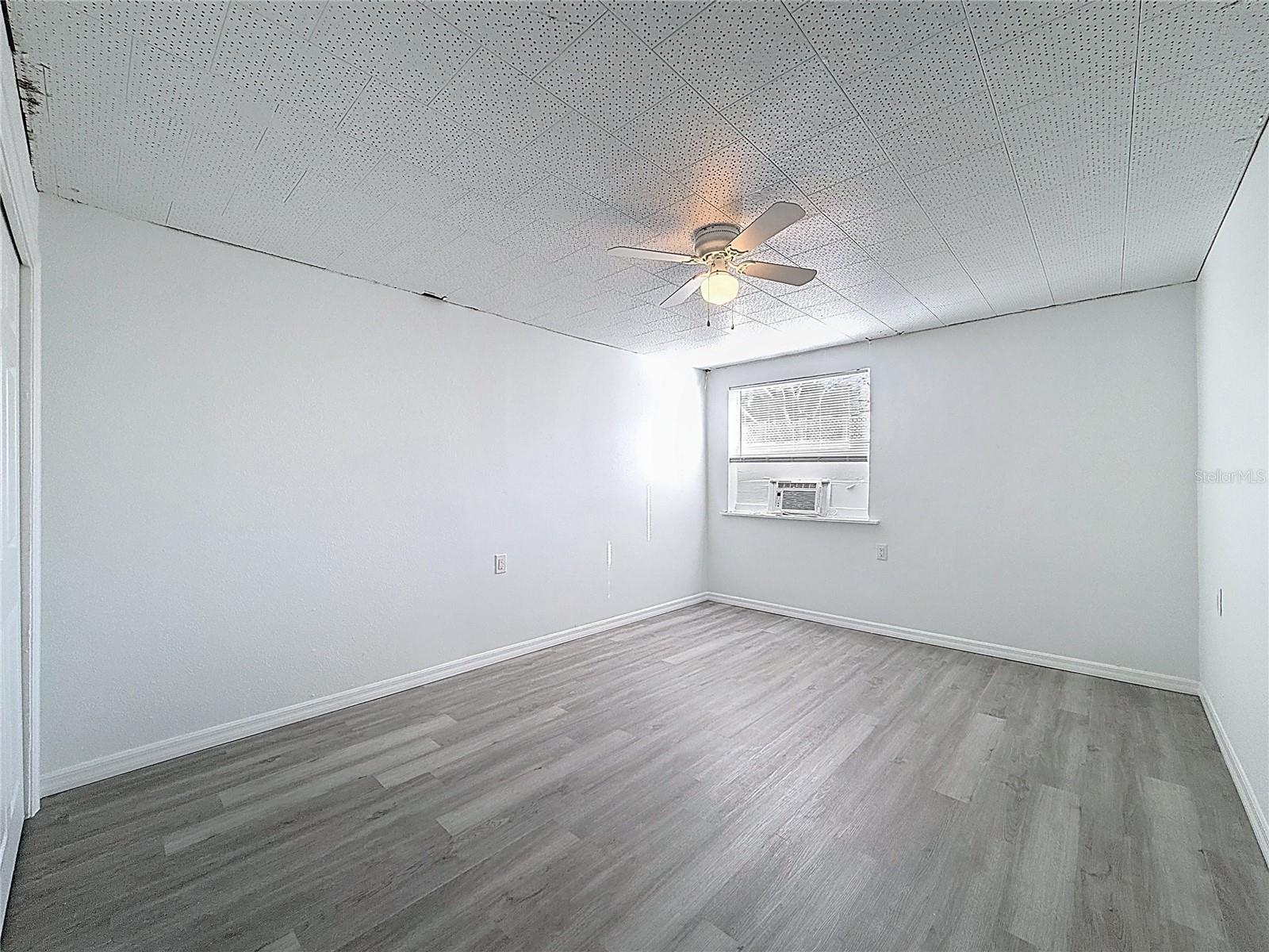 Listing photo id 11 for 650 Harbor Drive S