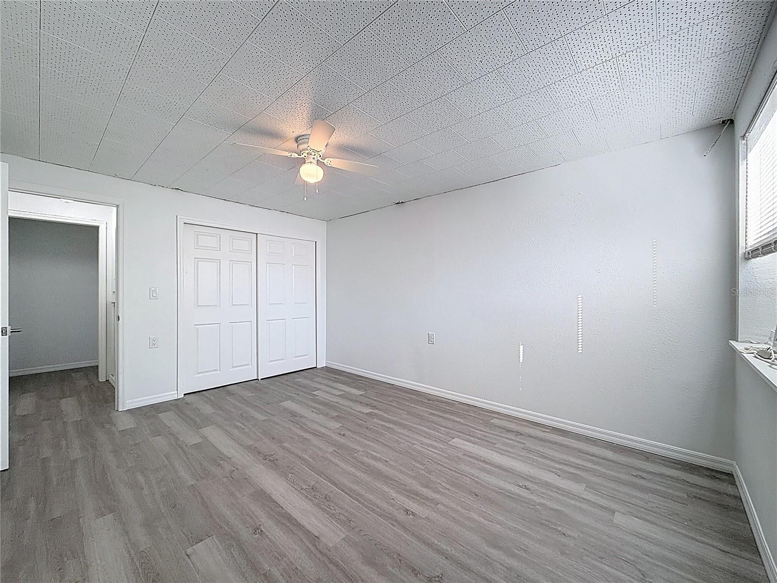 Listing photo id 12 for 650 Harbor Drive S