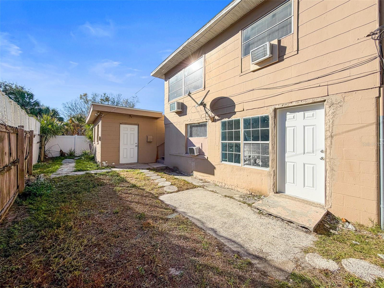 Listing photo id 16 for 650 Harbor Drive S