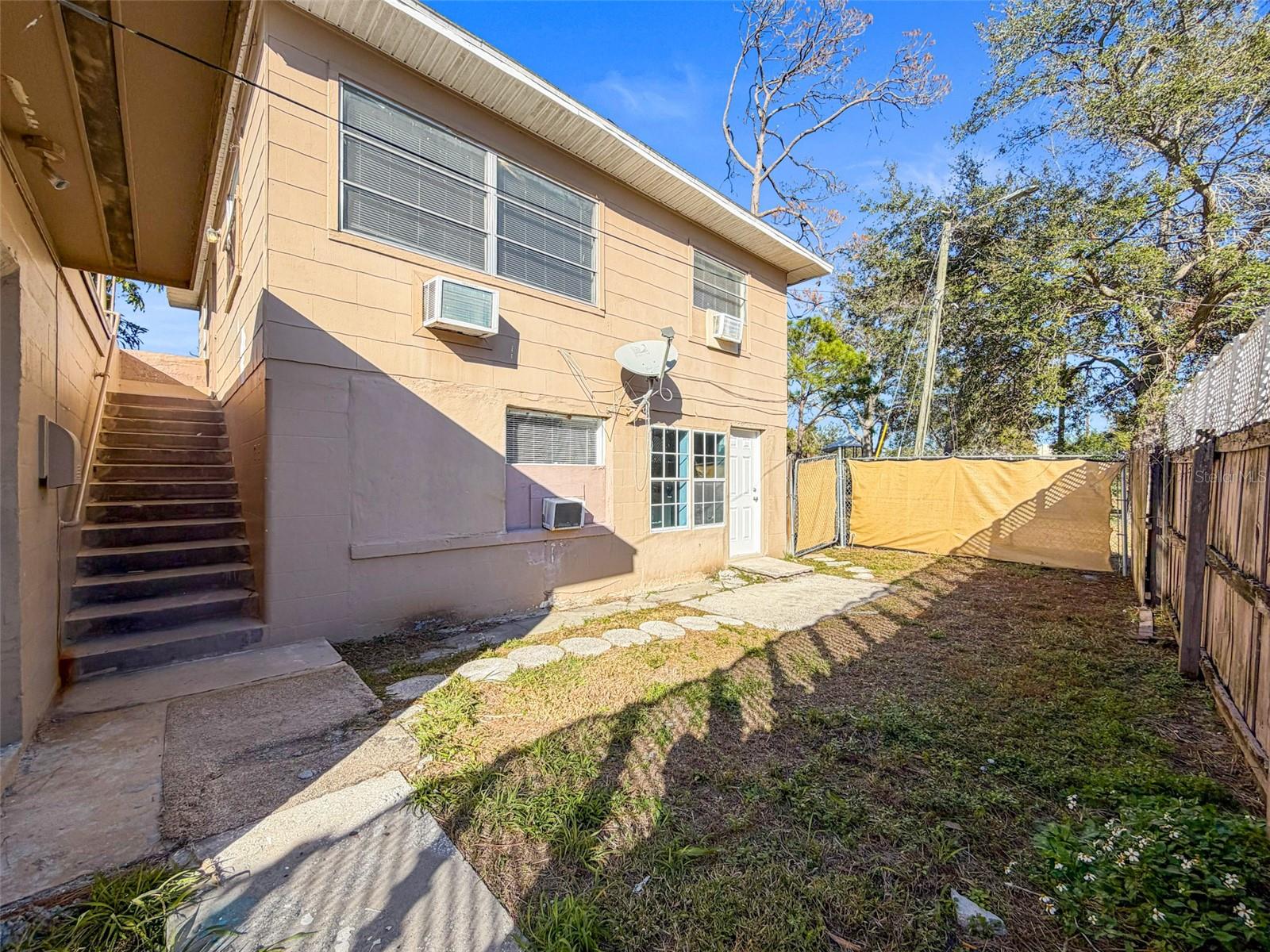 Listing photo id 17 for 650 Harbor Drive S