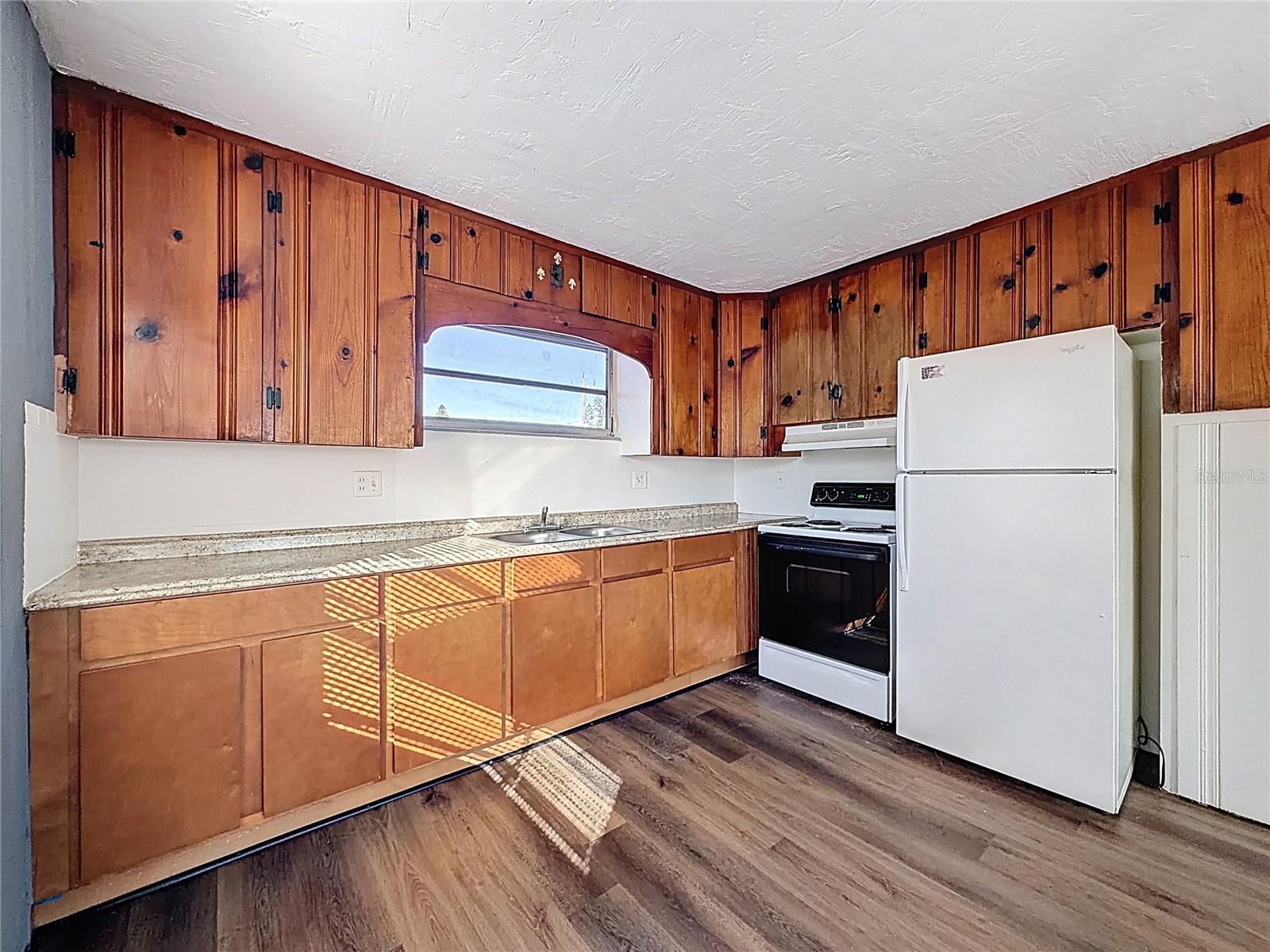 Listing photo id 24 for 650 Harbor Drive S