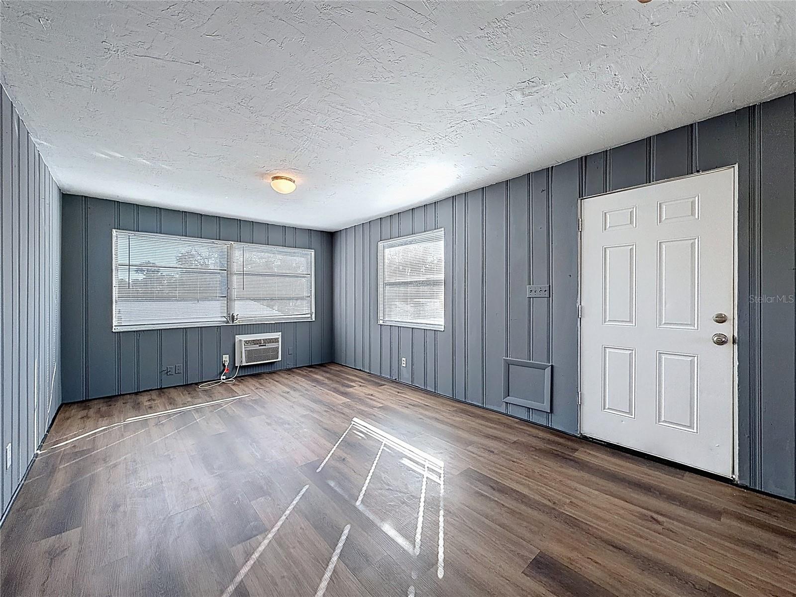 Listing photo id 26 for 650 Harbor Drive S