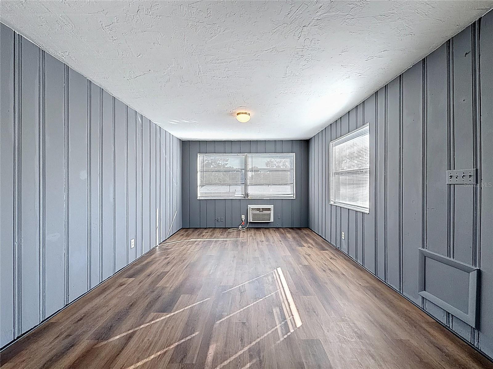 Listing photo id 27 for 650 Harbor Drive S