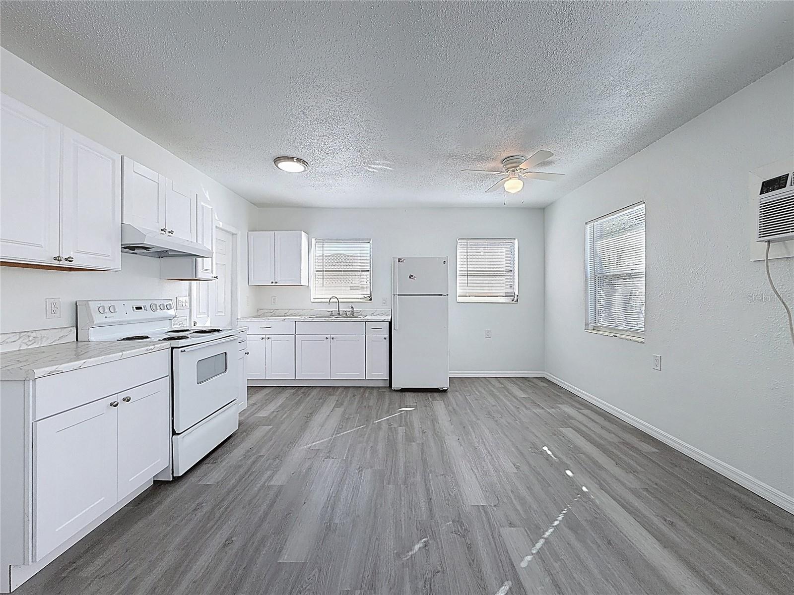 Listing photo id 1 for 650 Harbor Drive S