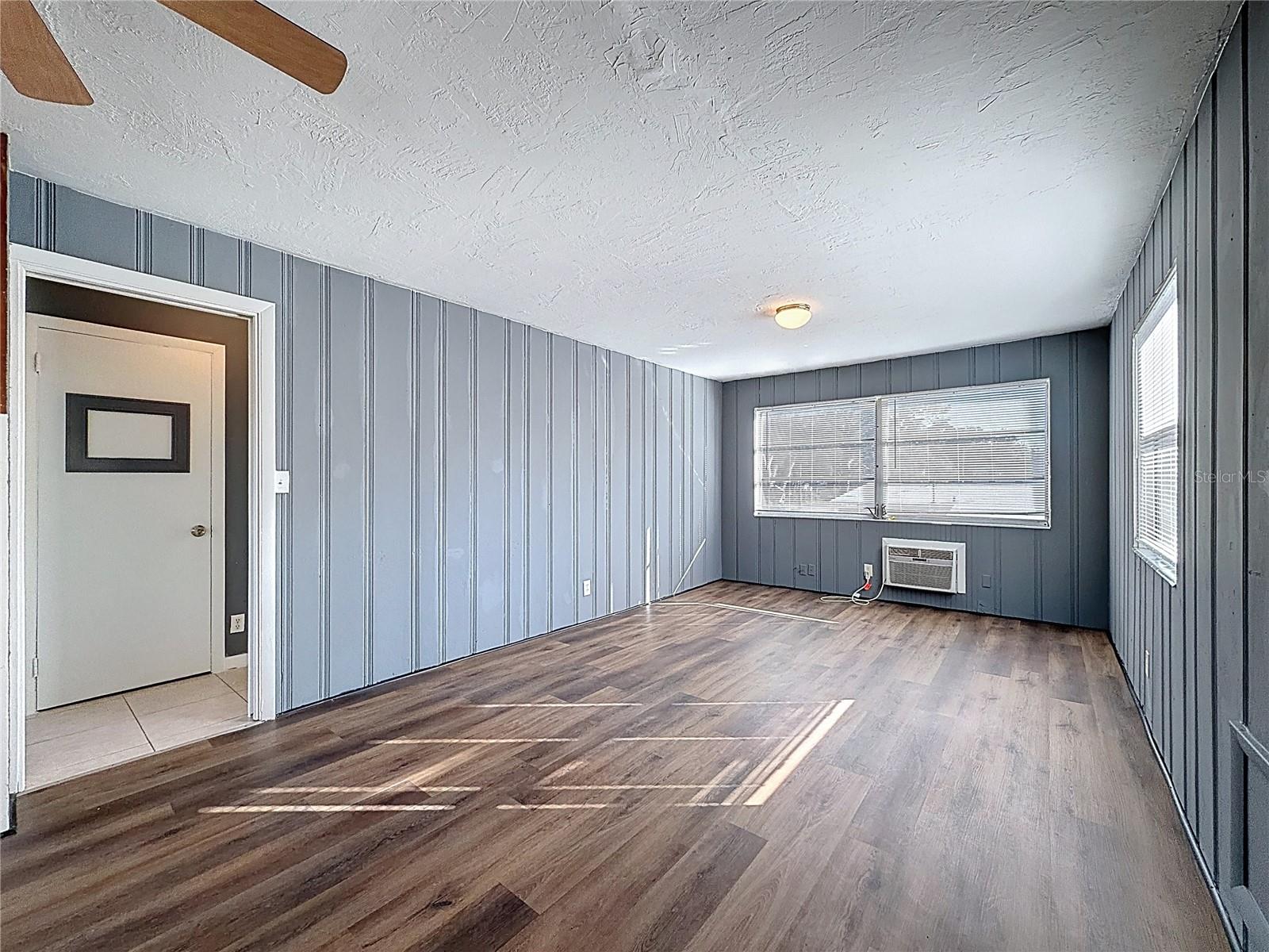 Listing photo id 28 for 650 Harbor Drive S