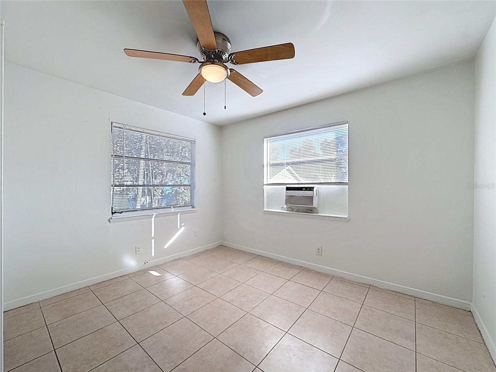 Listing photo id 30 for 650 Harbor Drive S