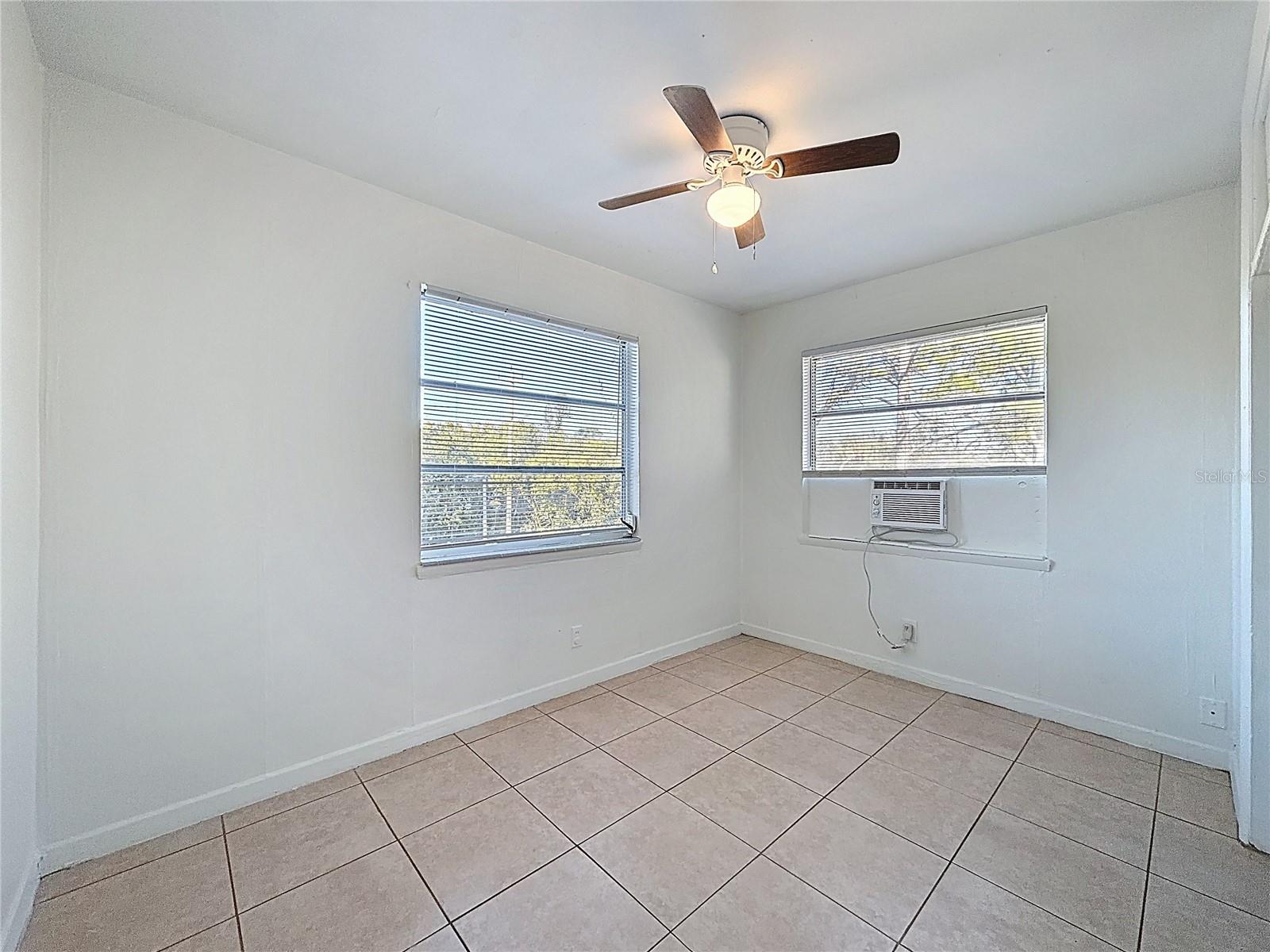 Listing photo id 34 for 650 Harbor Drive S