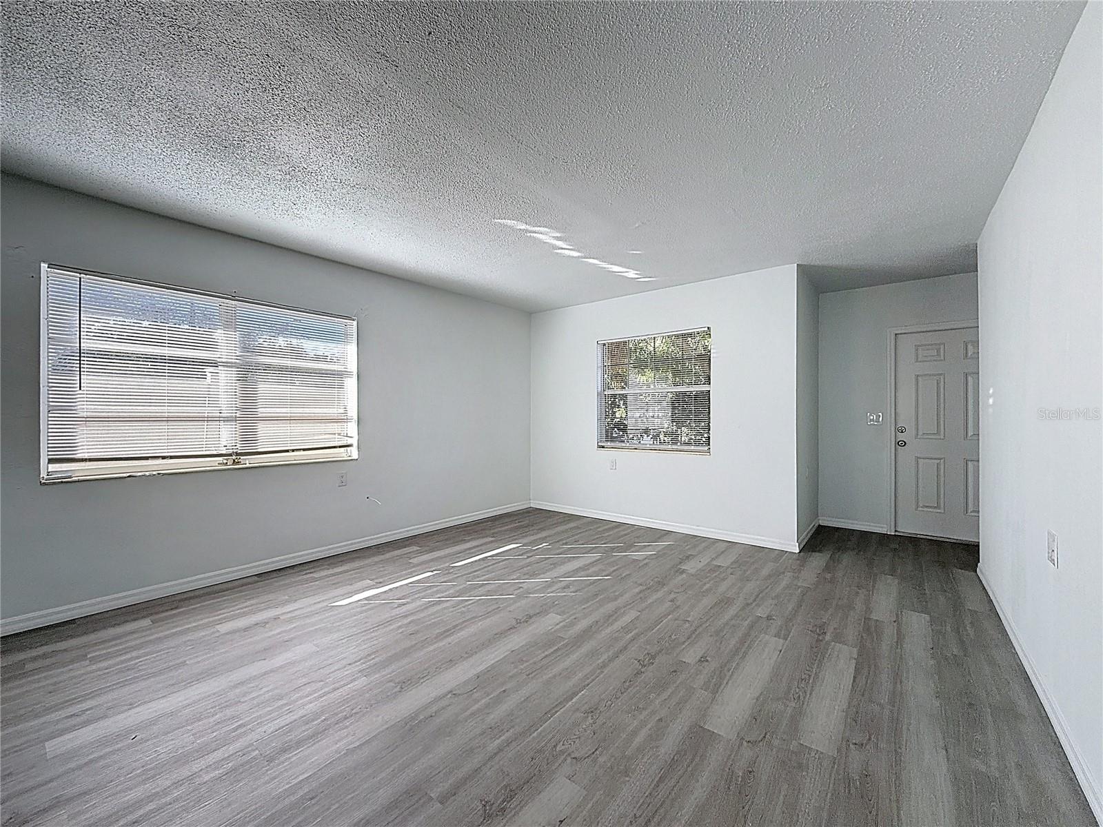 Listing photo id 2 for 650 Harbor Drive S