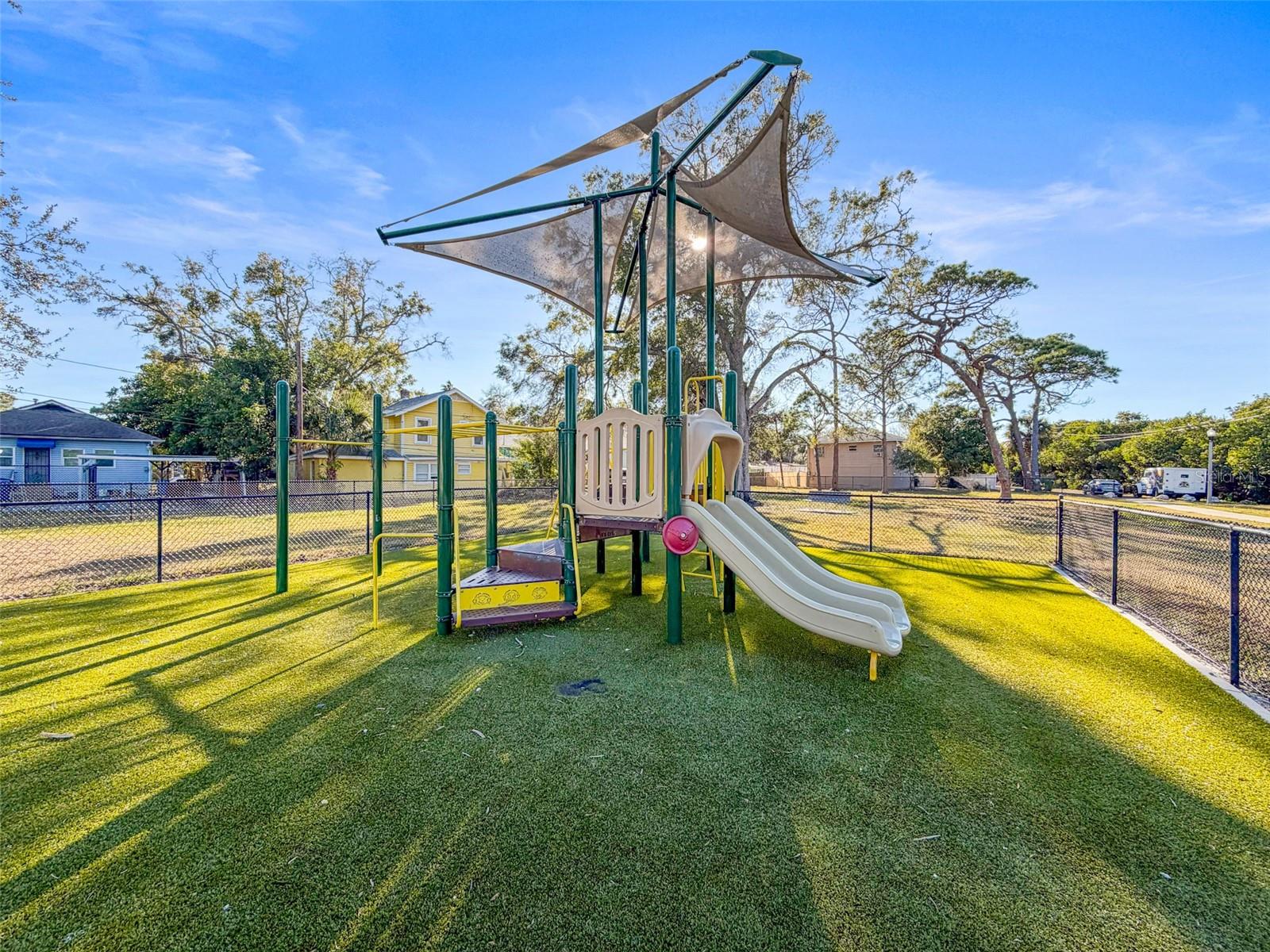 Listing photo id 39 for 650 Harbor Drive S