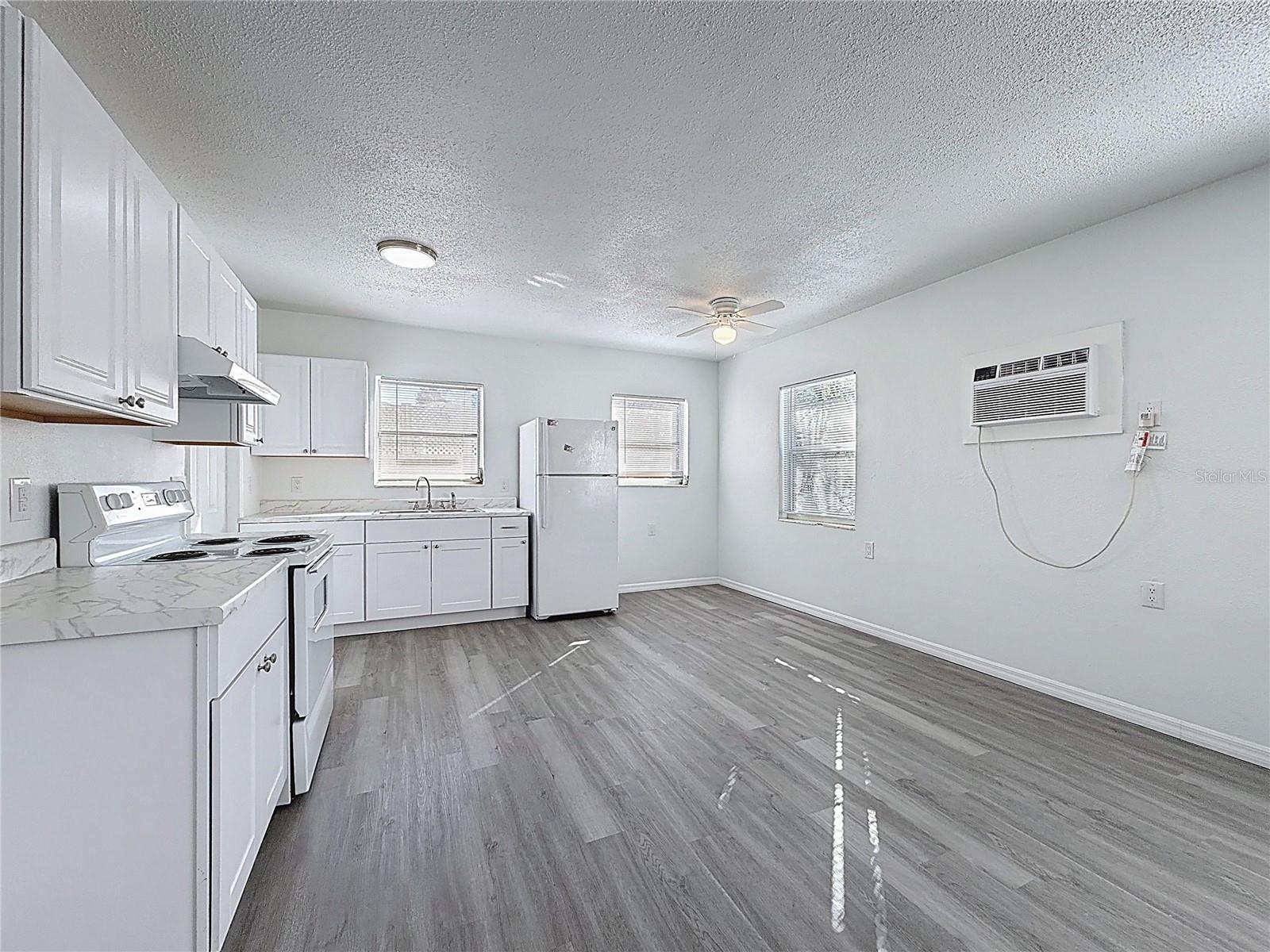 Listing photo id 3 for 650 Harbor Drive S