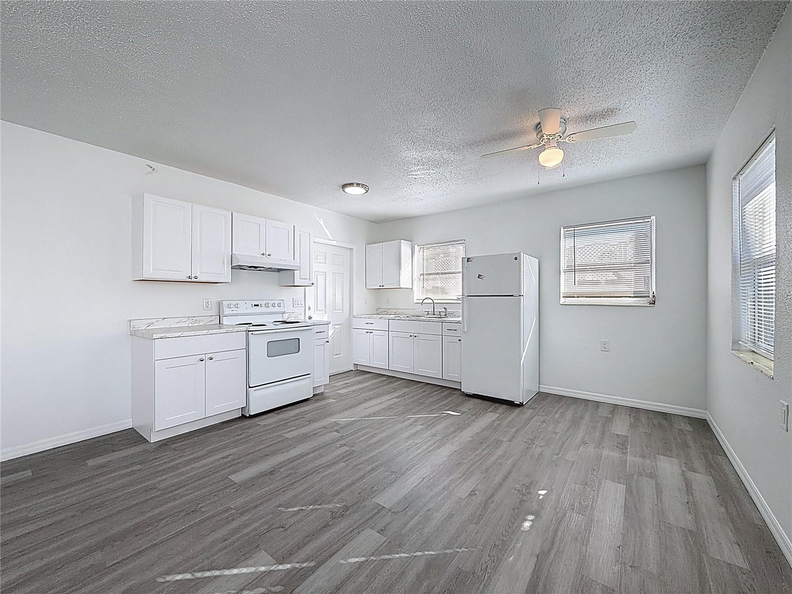 Listing photo id 4 for 650 Harbor Drive S