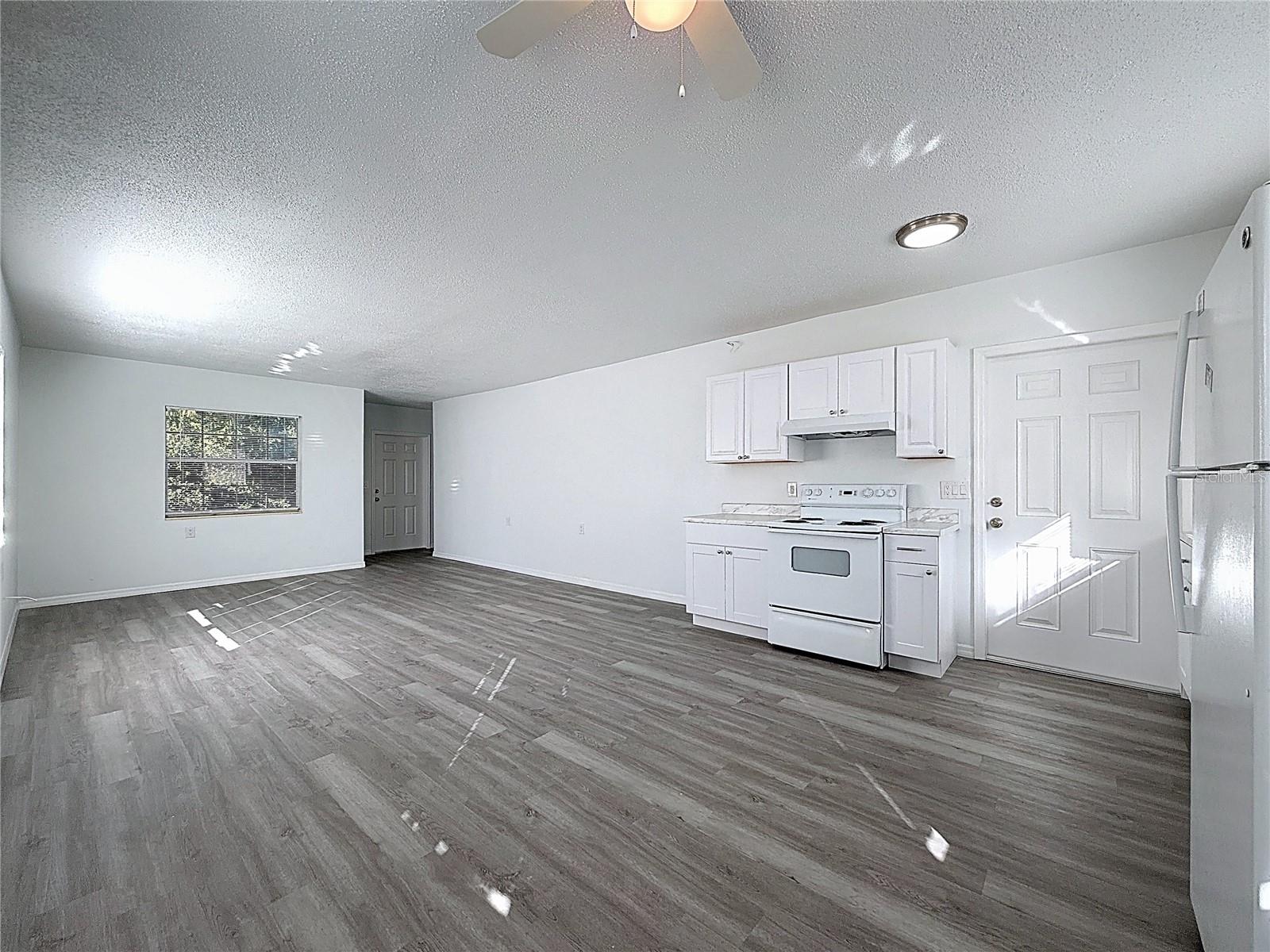 Listing photo id 5 for 650 Harbor Drive S