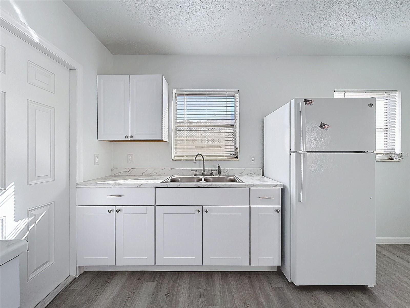 Listing photo id 6 for 650 Harbor Drive S