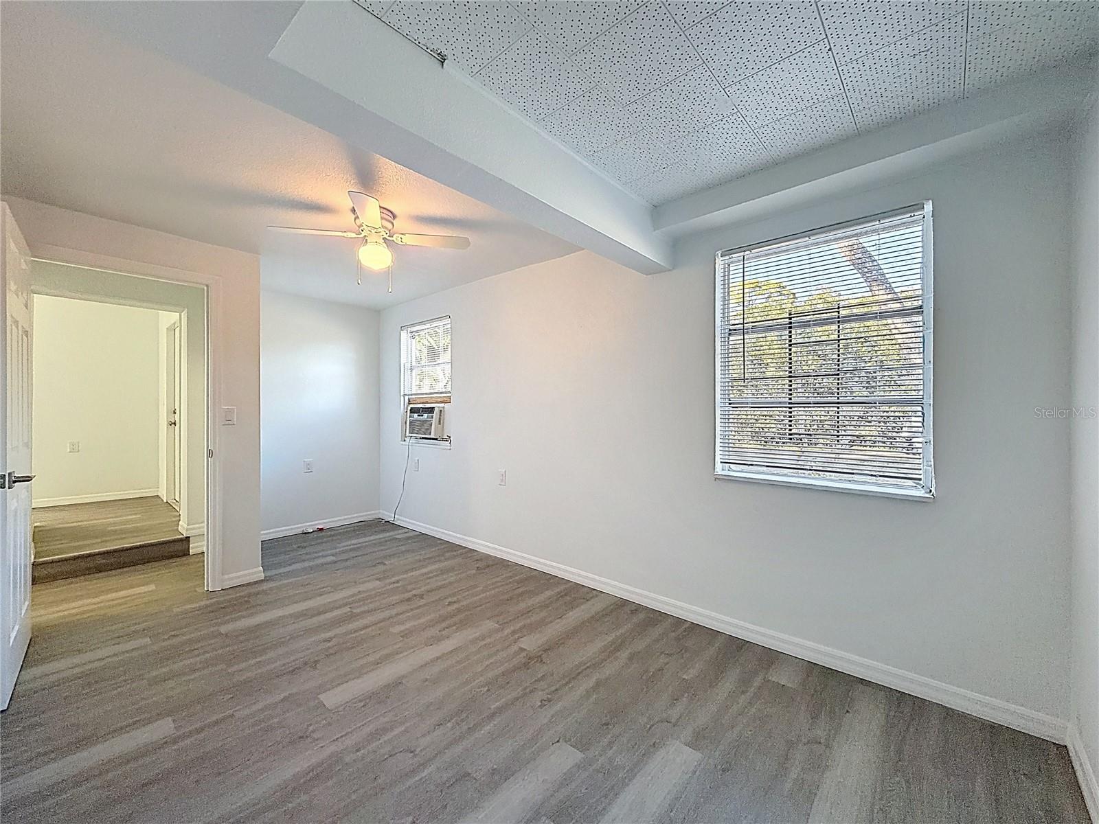 Listing photo id 7 for 650 Harbor Drive S