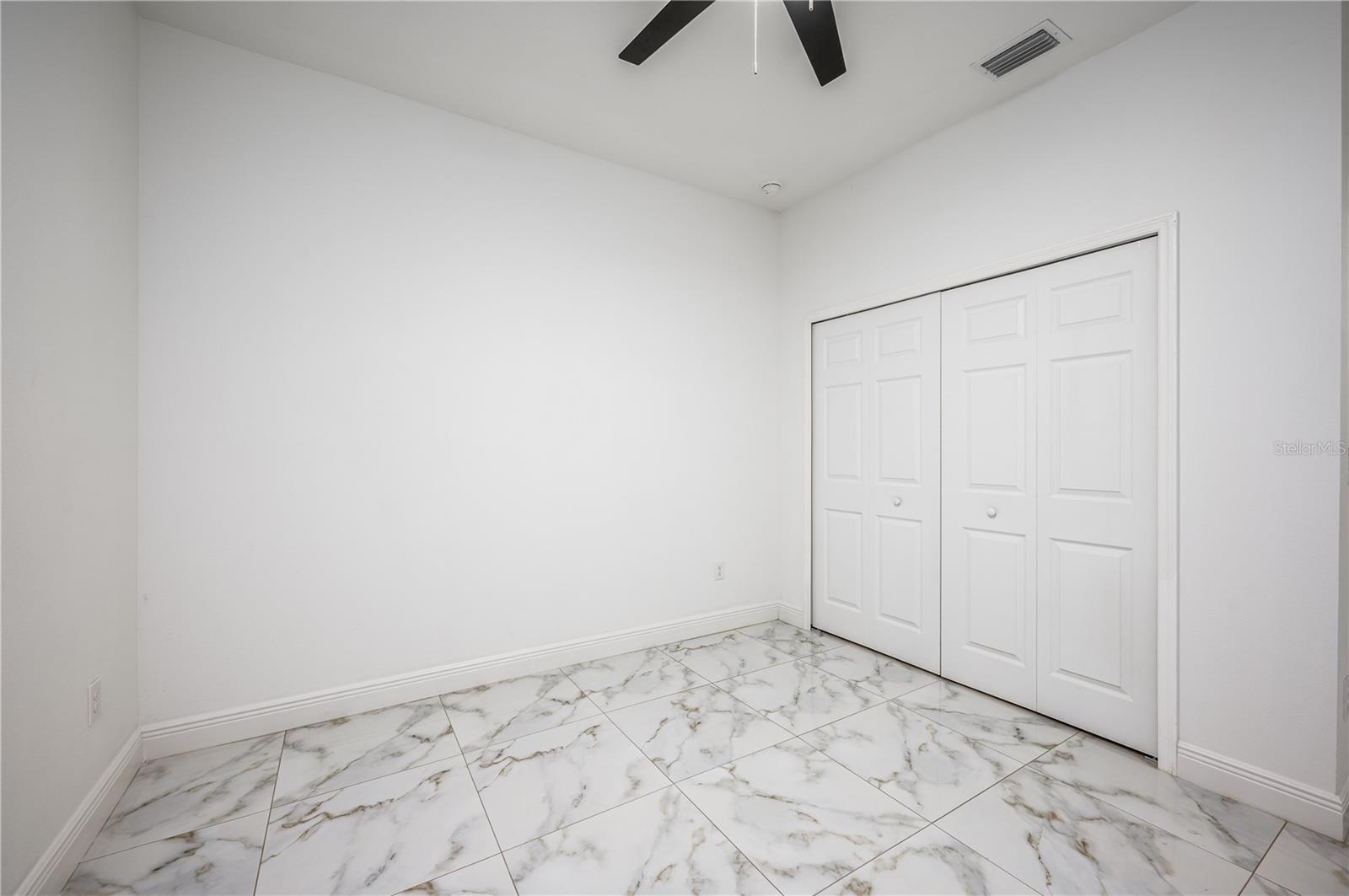 Listing photo id 16 for 3724 Whittier Street