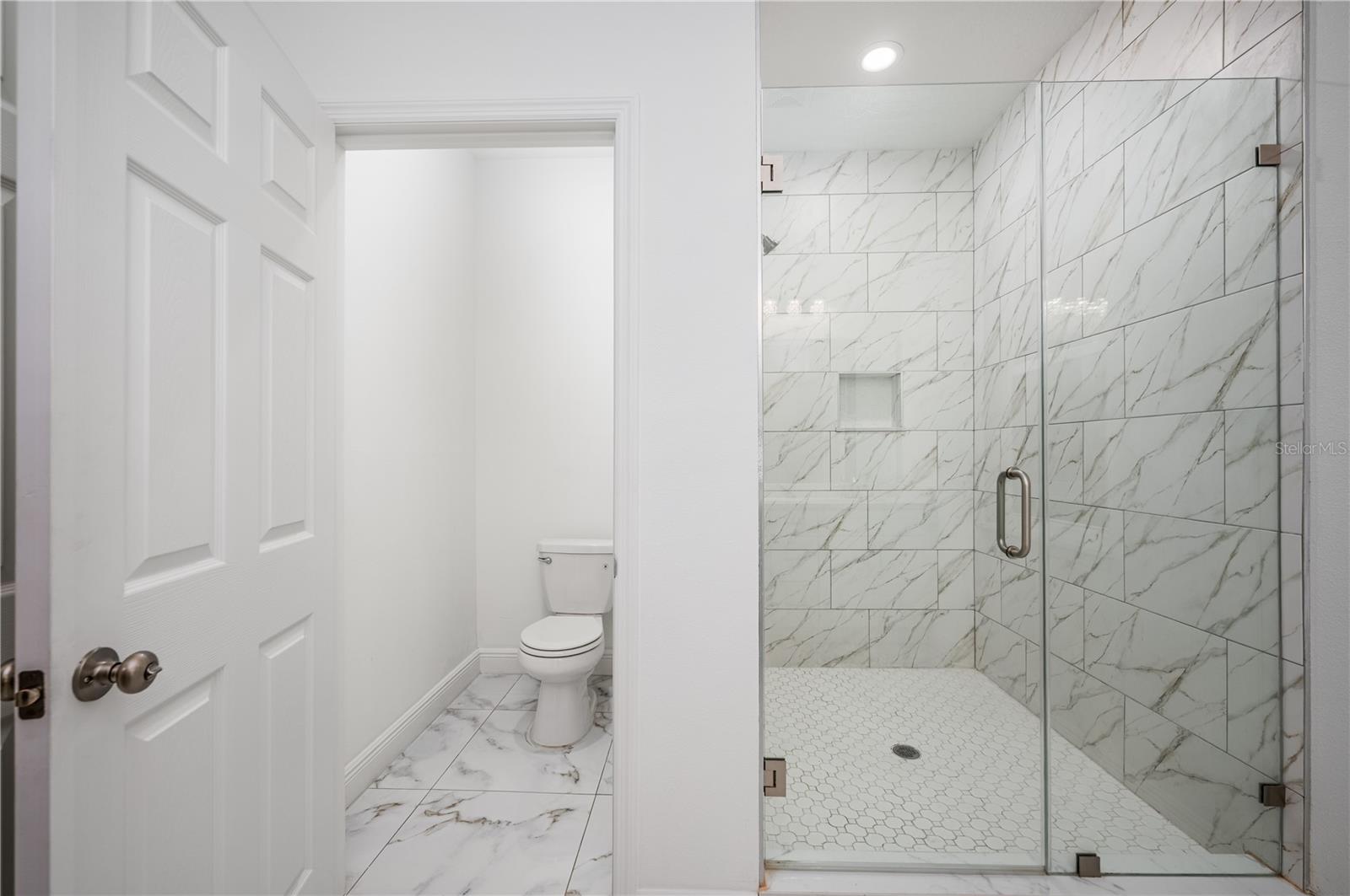 Listing photo id 21 for 3724 Whittier Street