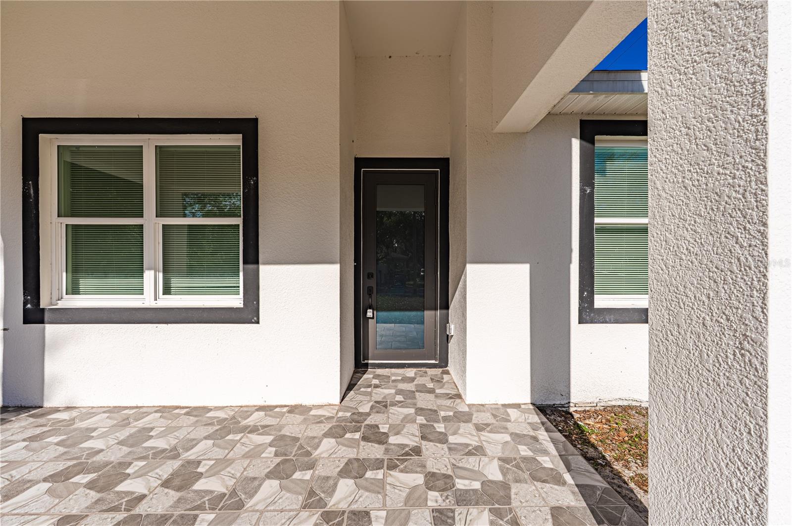 Listing photo id 2 for 3724 Whittier Street