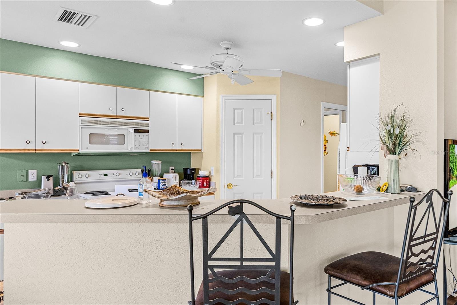 Image 14 of 26 For 14008 Willow Glen Court 210