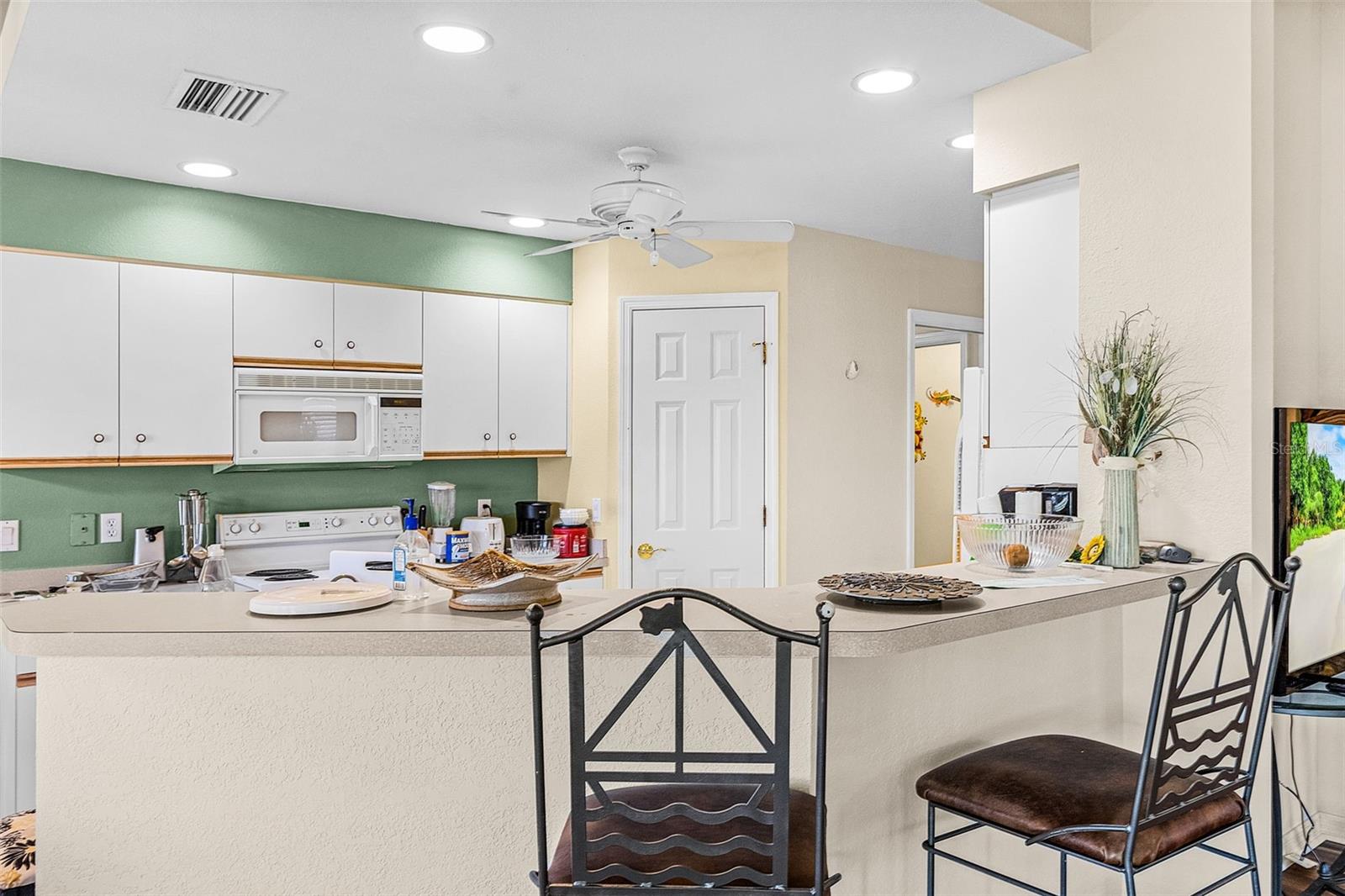 Image 15 of 26 For 14008 Willow Glen Court 210